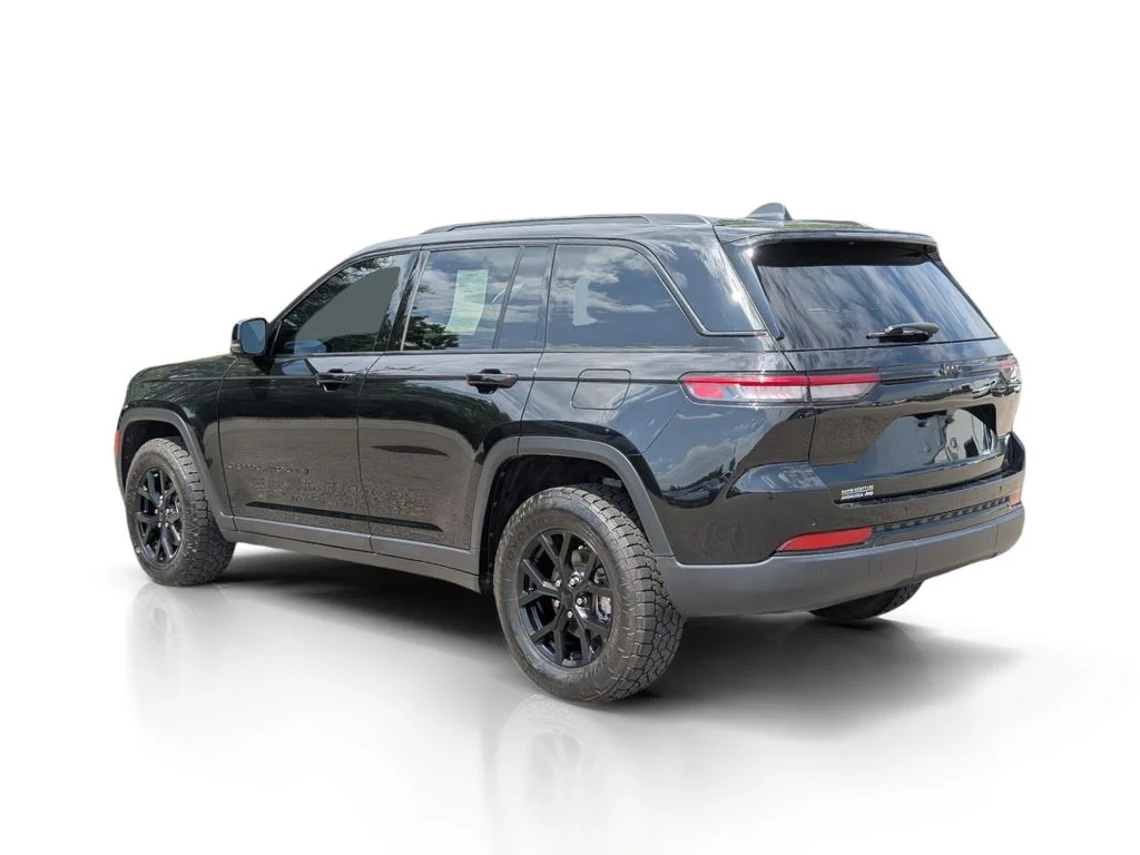 Used 2025 Black Jeep Altitude X image 10