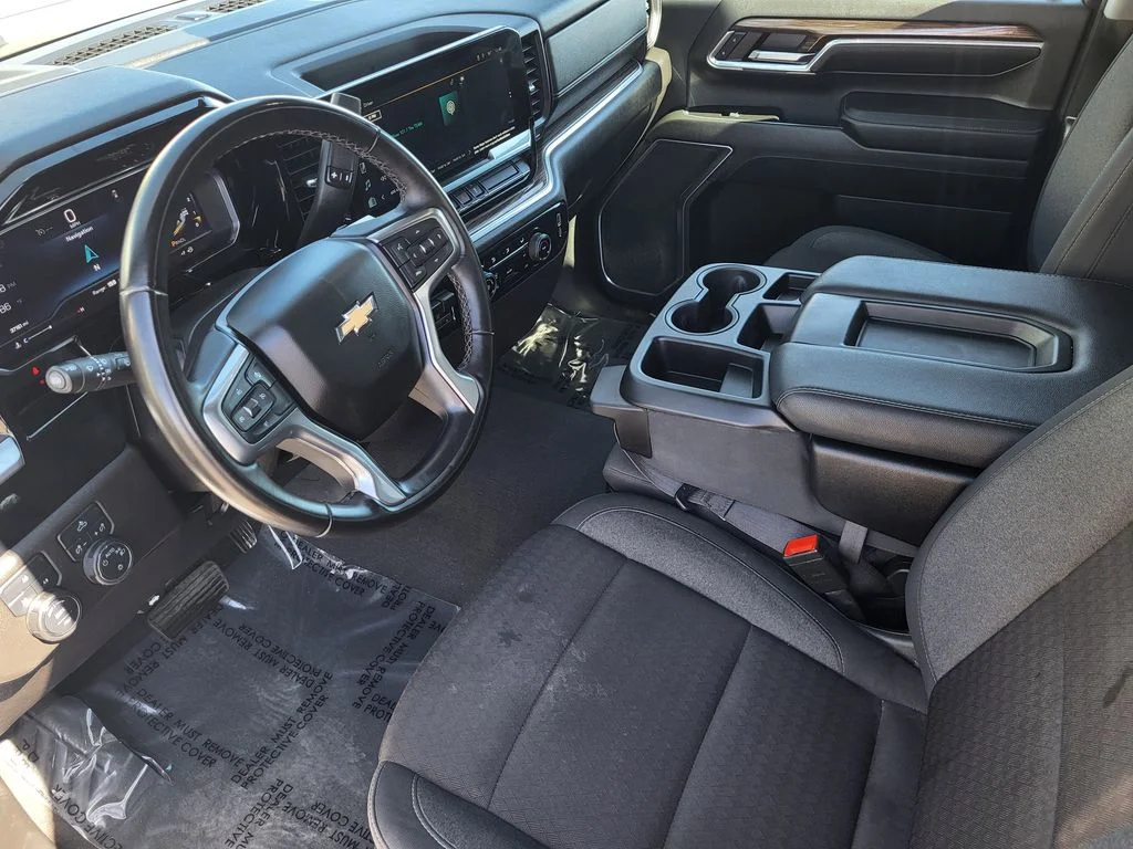 Used 2024 Summit White Chevrolet LT image 10
