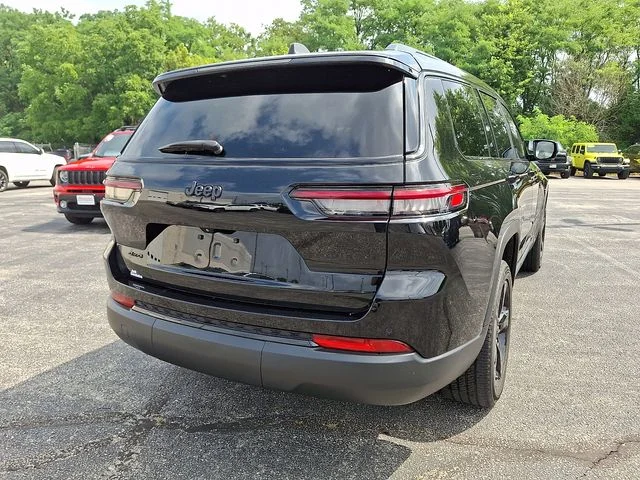 Used 2023 Black Jeep Altitude image 10