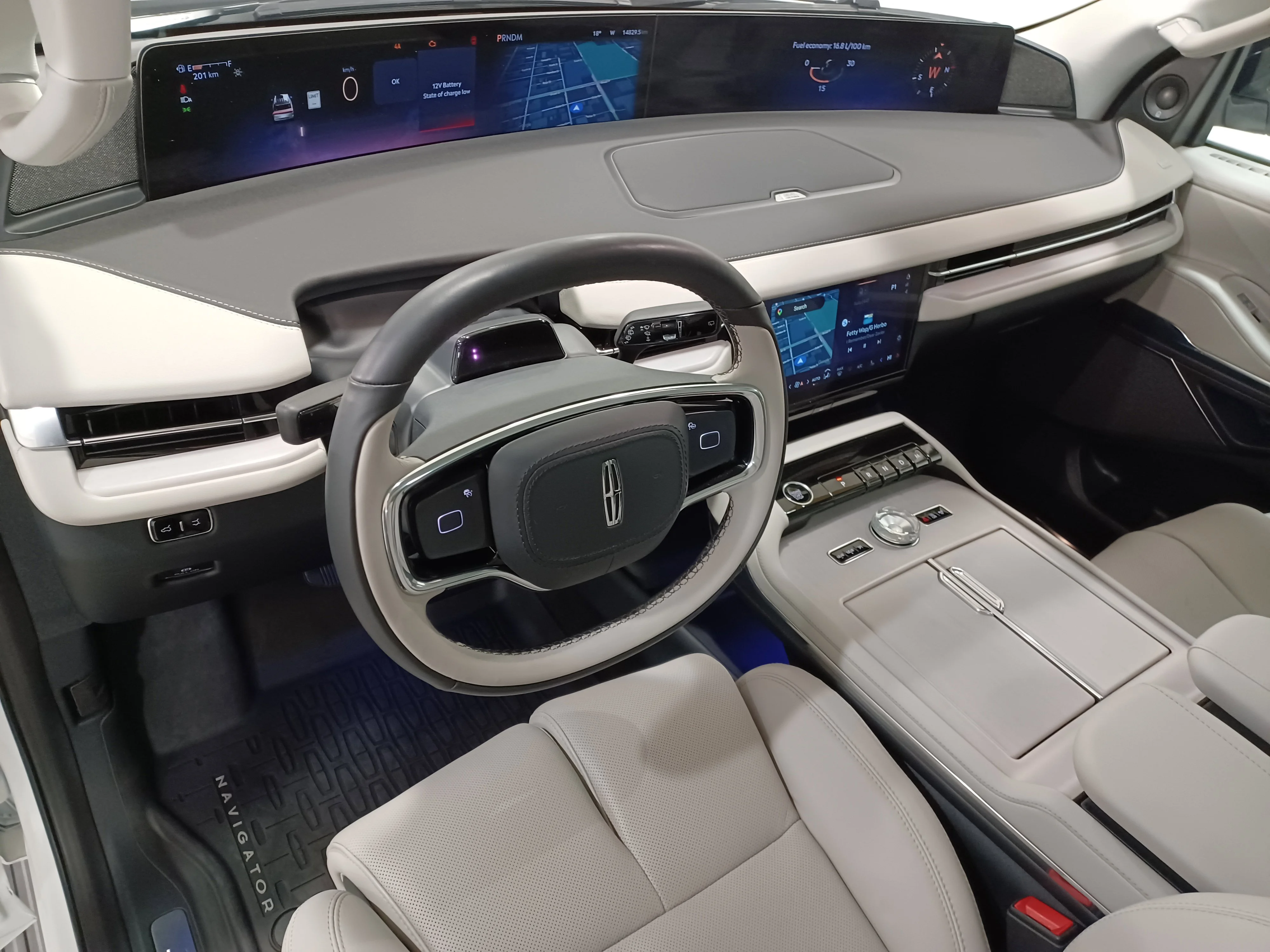 Certified Used 2025 Pristine White Metallic Tri-Coat Lincoln Reserve* NO LUX TAX!! | 7 Pass | Adaptive Cruise | Nav | 360 Cam | Cooled Massage Seats | Pano Roof image 15