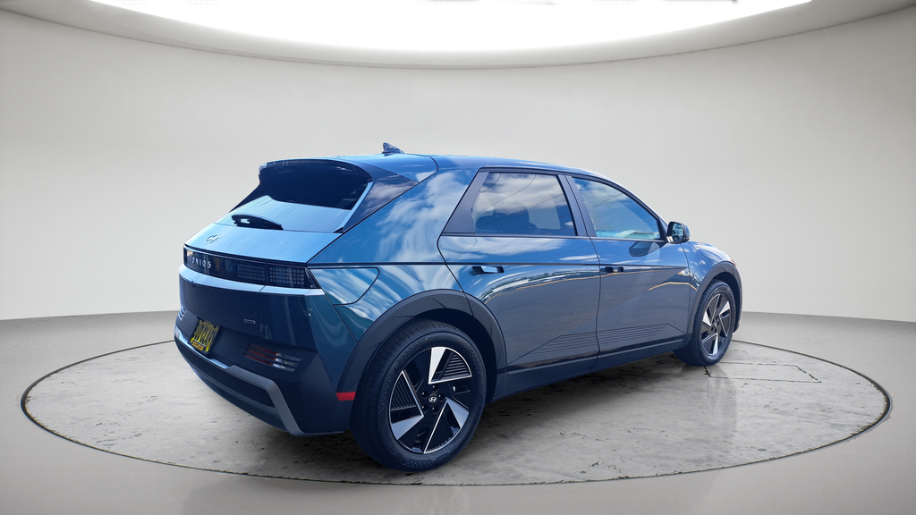 New 2026 Green Hyundai SE image 3