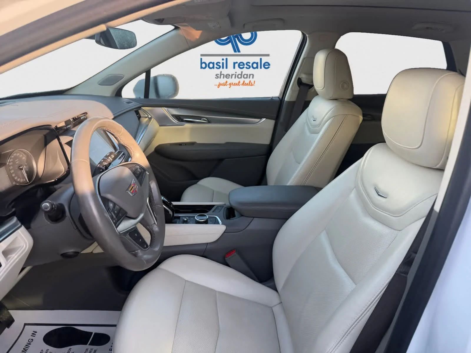 Used 2022 Crystal White Tricoat Cadillac AWD Premium Luxury image 11