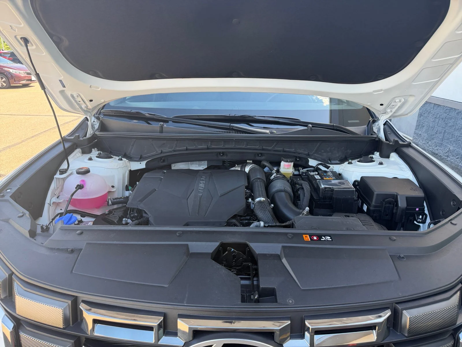 Used 2025 Atlas White Hyundai Limited image 6