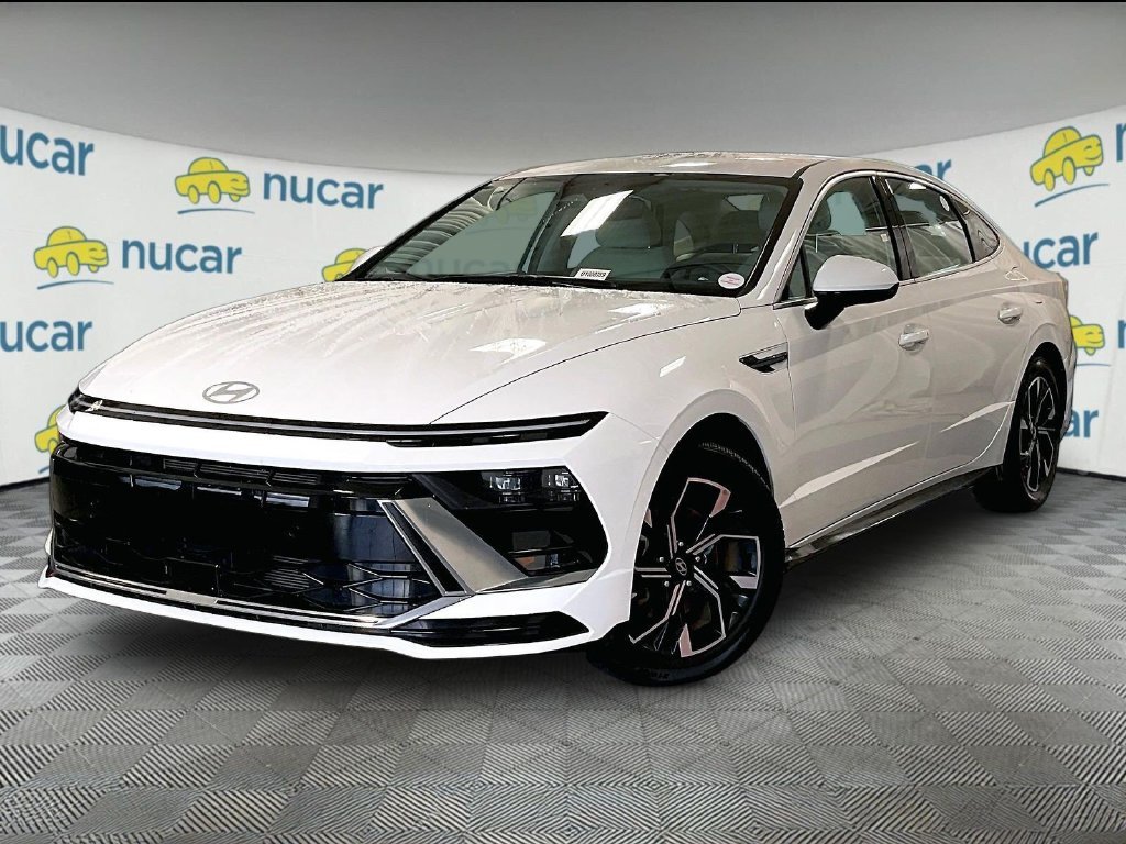 Used 2025 White Hyundai SEL image 3