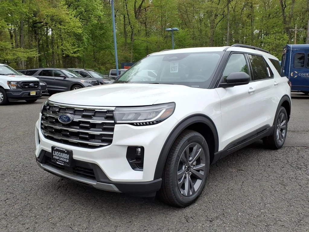 New 2026 Star White Metallic Tri-Coat Ford Active image 3