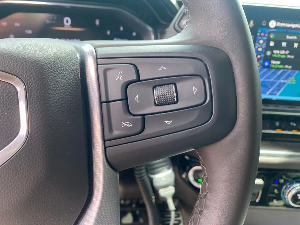 Used 2025 White GMC SLT image 22