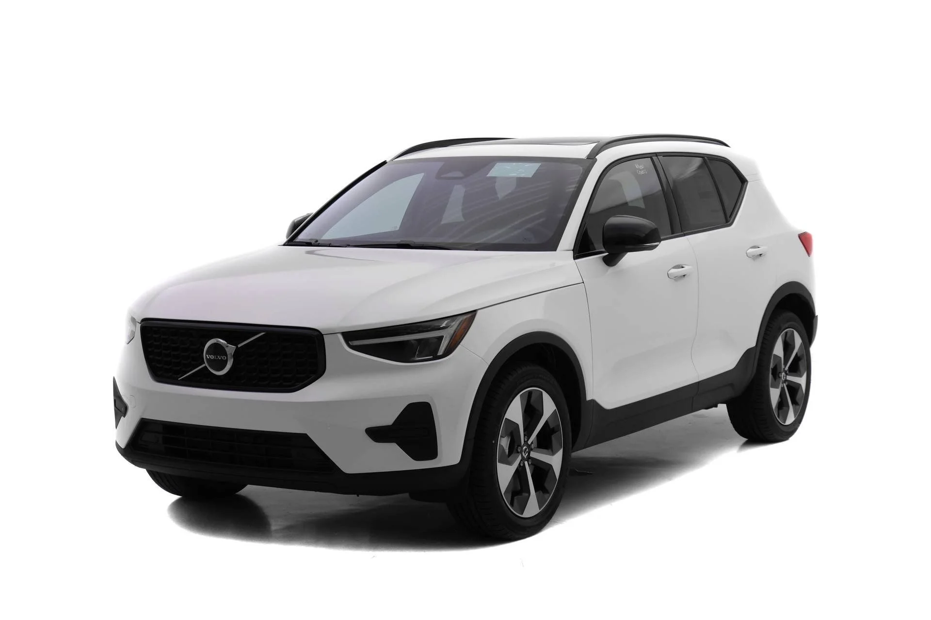2026 Volvo XC40 B5 Core Dark AWD's photo