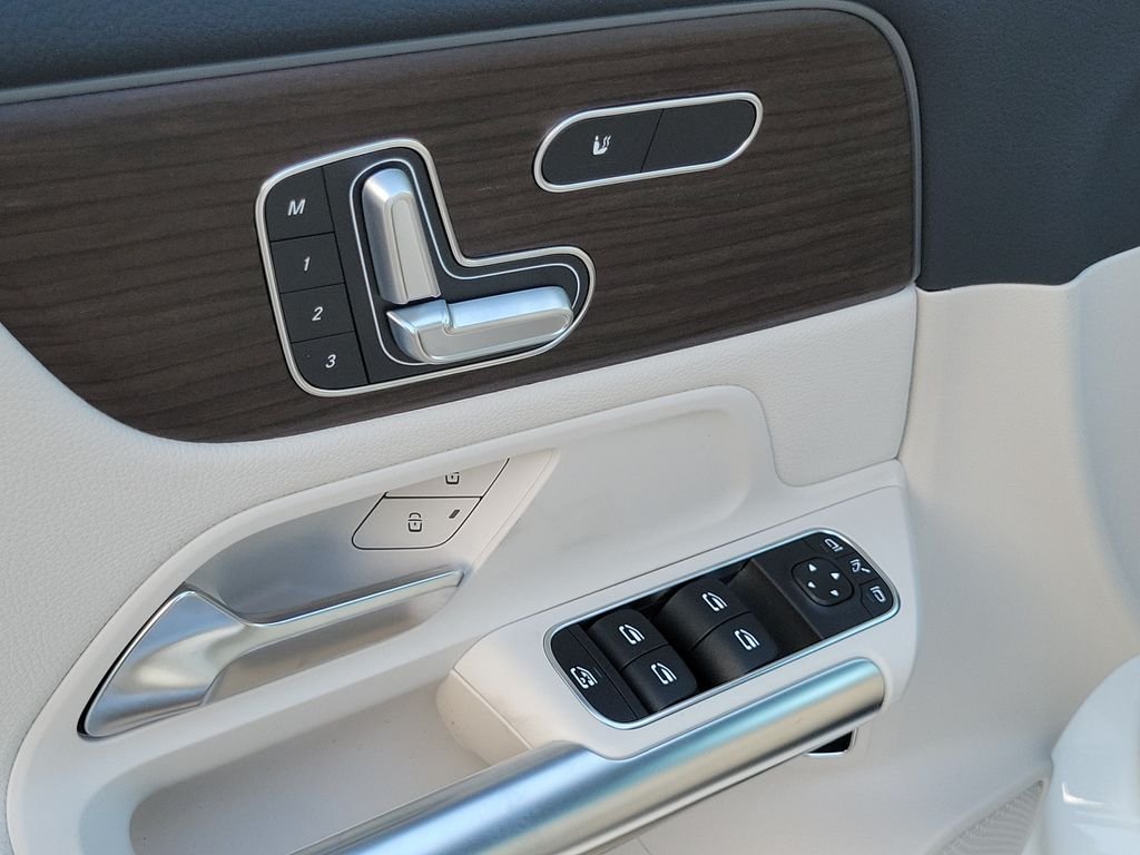 New 2026 Polar White Mercedes-Benz GLA 250 image 18
