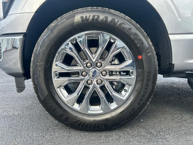 New 2026 Iconic Silver Metallic Ford Lariat® image 27