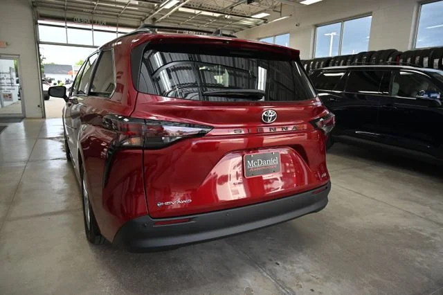 2026 Toyota Sienna XLE - Photo 7