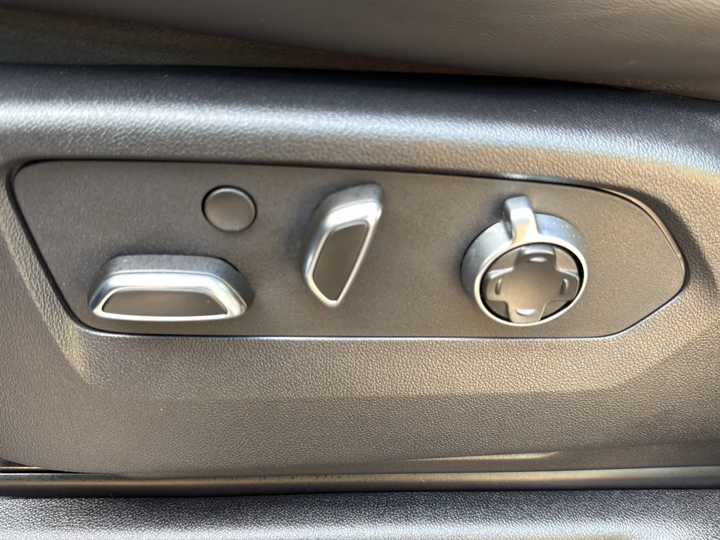 Used 2025 Black Cadillac Sport Platinum image 18