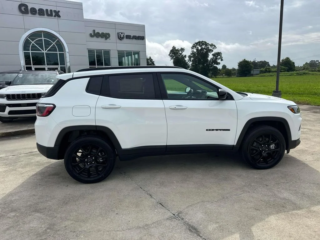 New 2026 White Jeep Latitude image 20