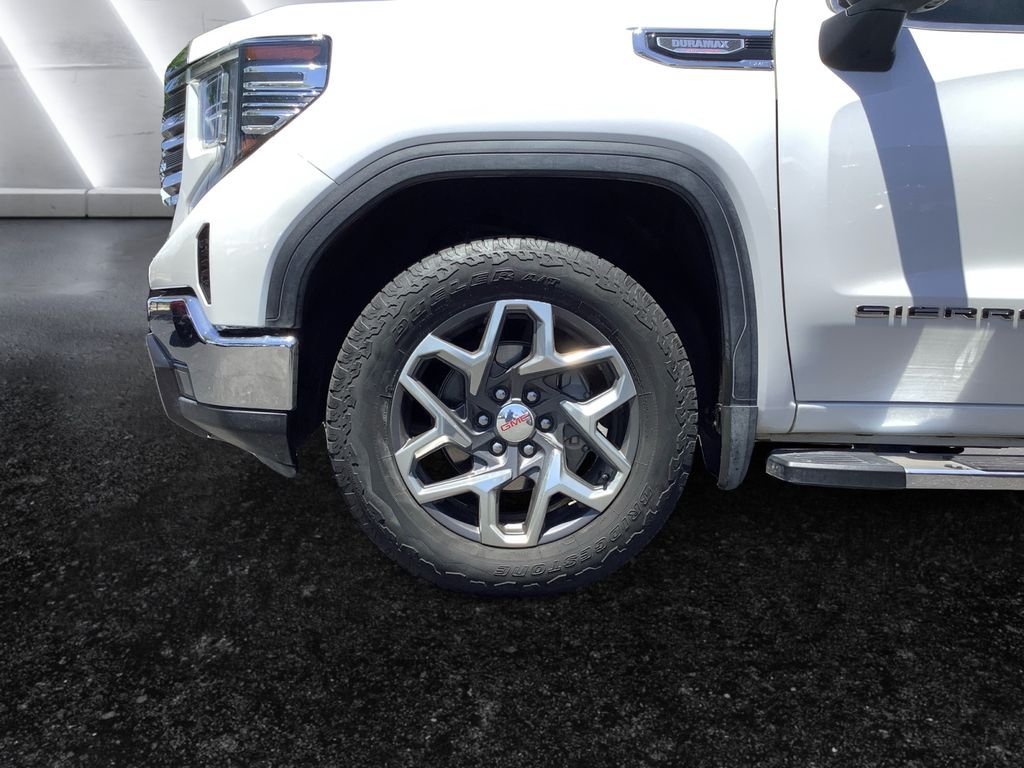 Used 2023 White GMC SLT image 26