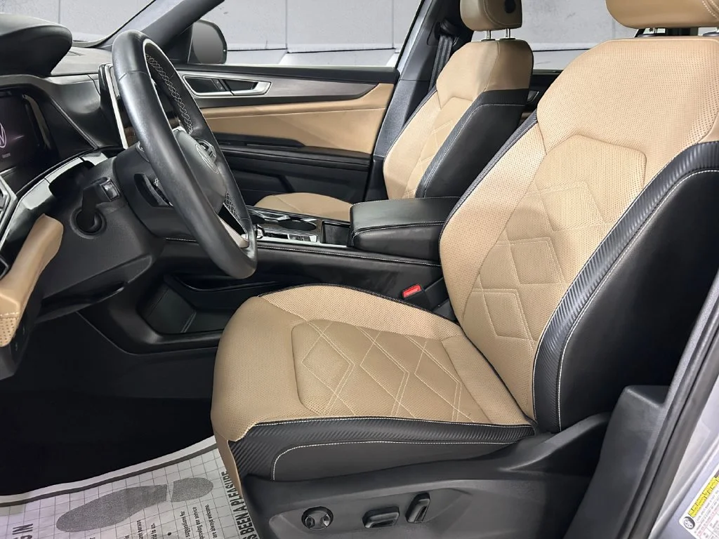 Used 2024  Volkswagen 2.0T SE w/Technology image 7