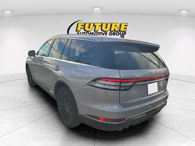 Used 2023 White Lincoln Reserve image 4