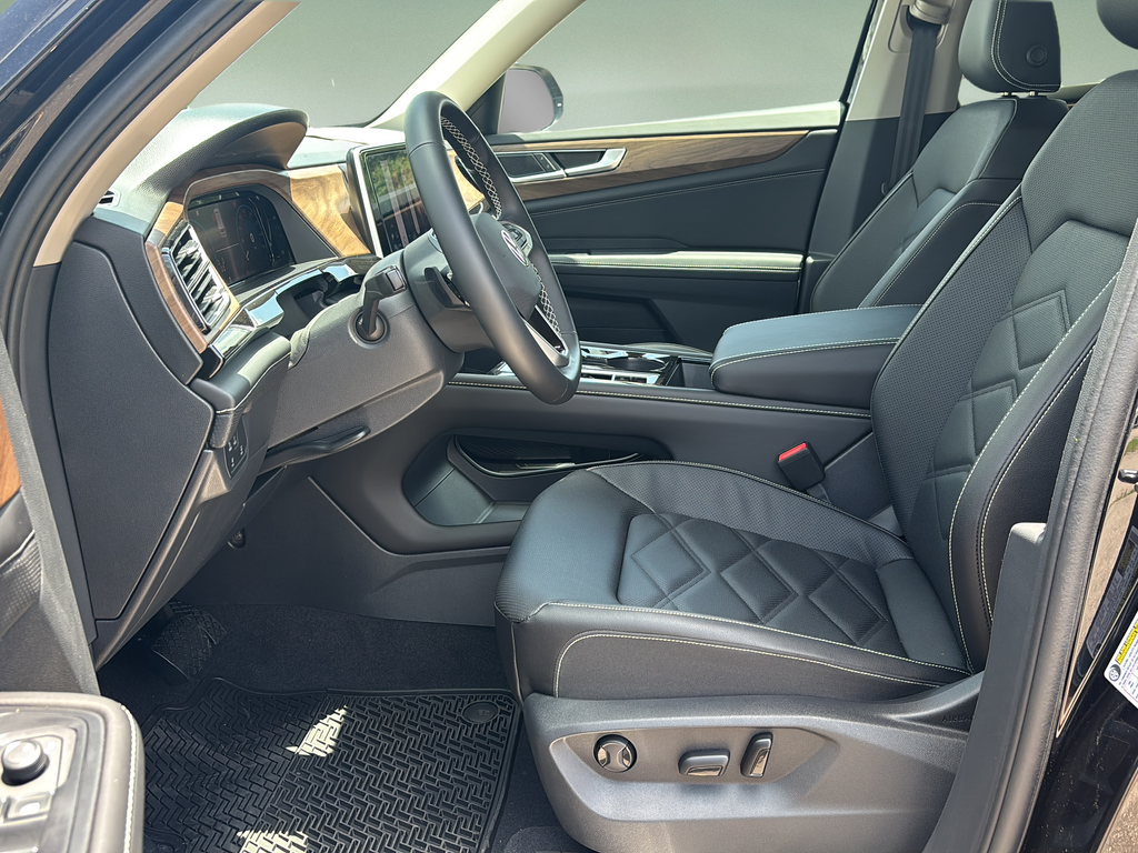 New 2026 Black Volkswagen 2.0T SE w/Technology image 21