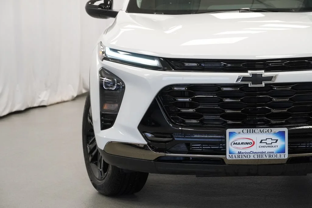 New 2026 Summit White Chevrolet ACTIV image 31