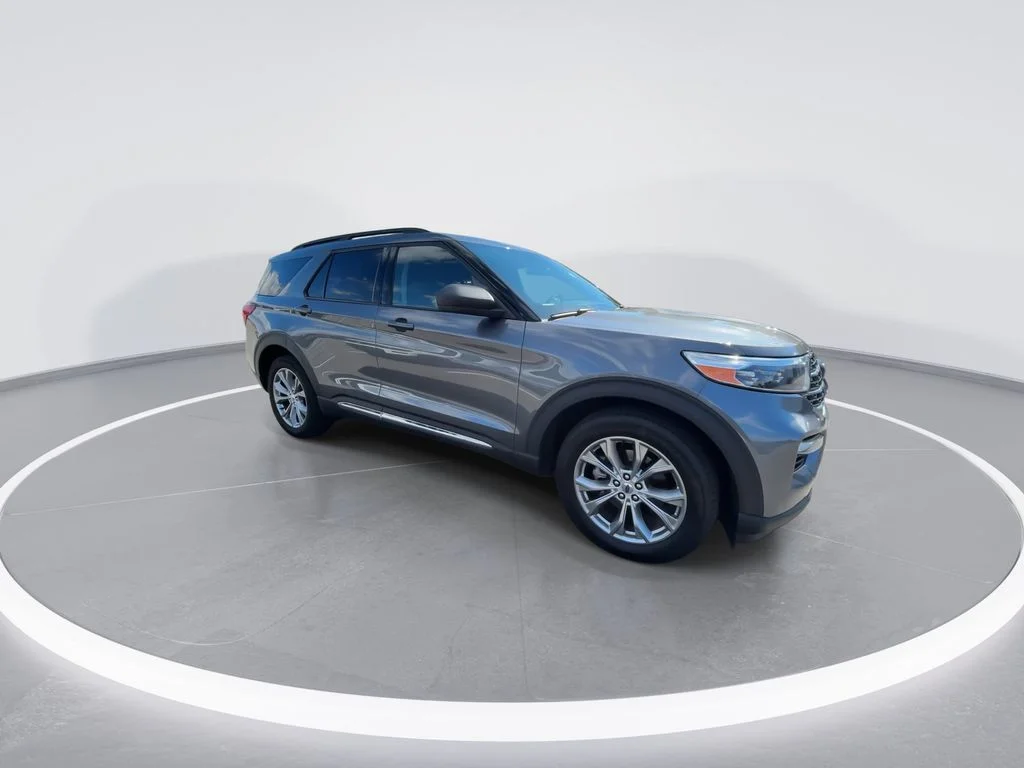 Used 2023 Gray Ford XLT image 2