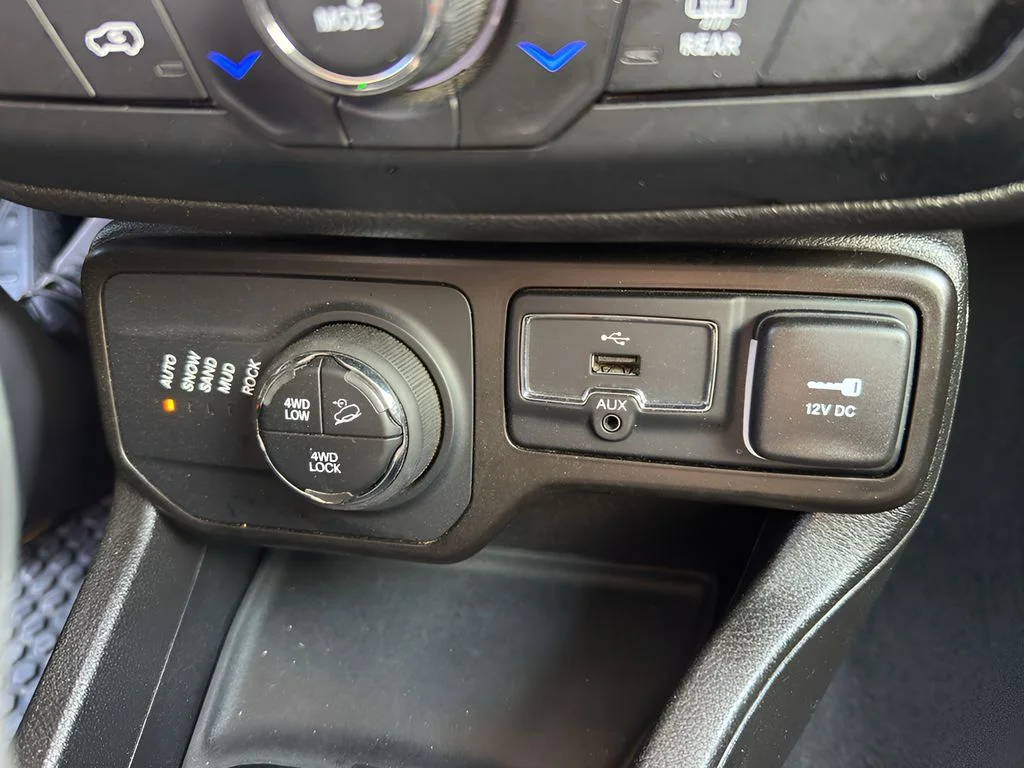 Used 2023 Colorado Red Clearcoat Jeep Trailhawk image 34