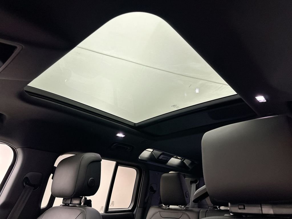 New 2026 Tasman Blue Land Rover S image 11