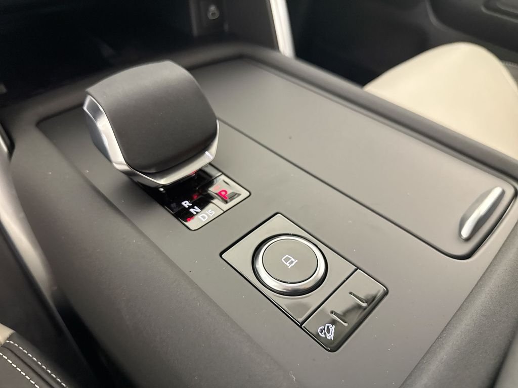 Certified Used 2025 Silver Land Rover Dynamic SE image 18