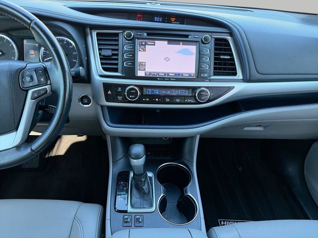 Used 2019 Silver Toyota XLE image 12