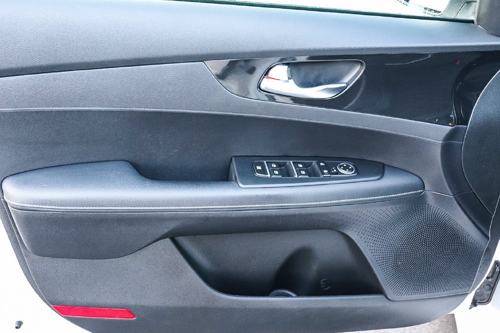 Used 2022 Snow White Pearl Kia GT-Line image 23
