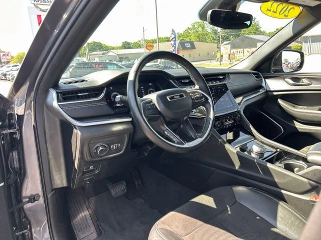 Used 2022 Gray Jeep Altitude image 26