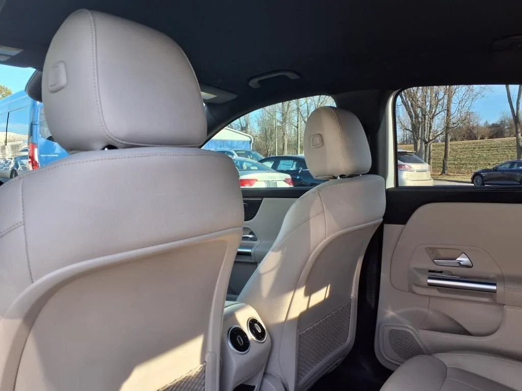 Certified Used 2025 Polar White Mercedes-Benz GLA 250 image 22