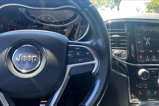 Used 2019 Diamond Black Jeep Limited image 19