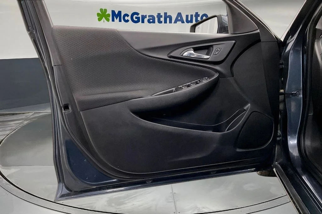 Used 2020 Gray Chevrolet LT image 28