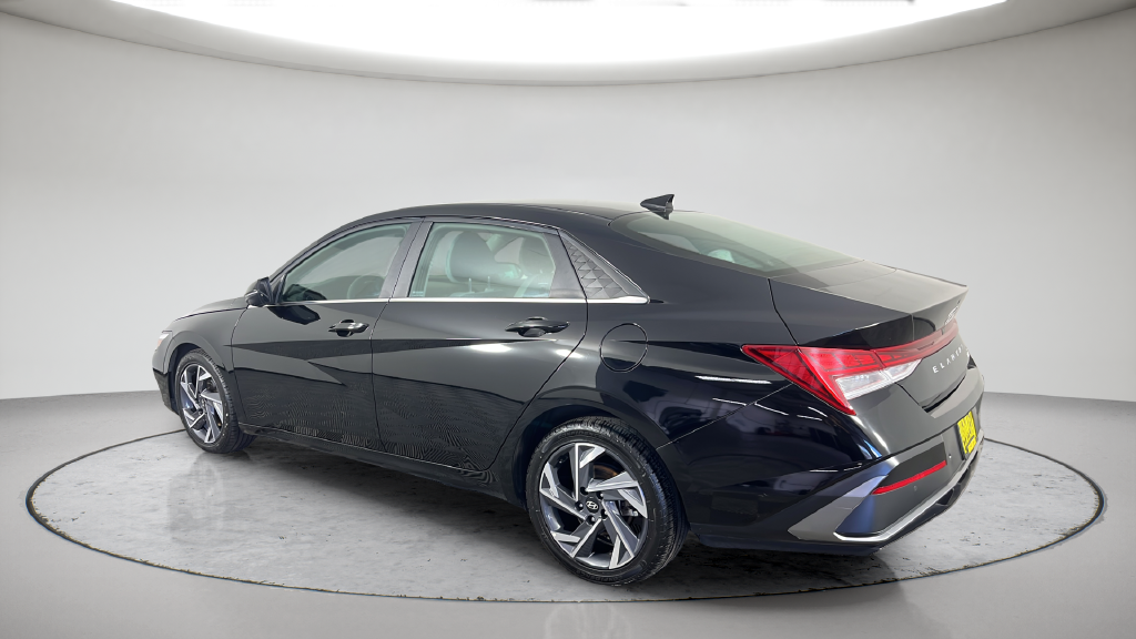 2024 Hyundai Elantra Limited - Photo 12