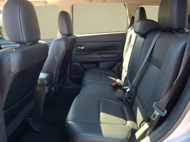 Used 2017 Silver Mitsubishi SEL image 10