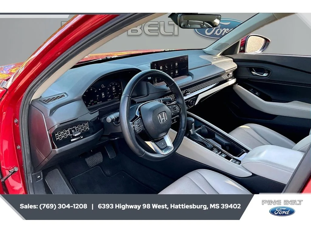Used 2025 Red Honda Touring image 12