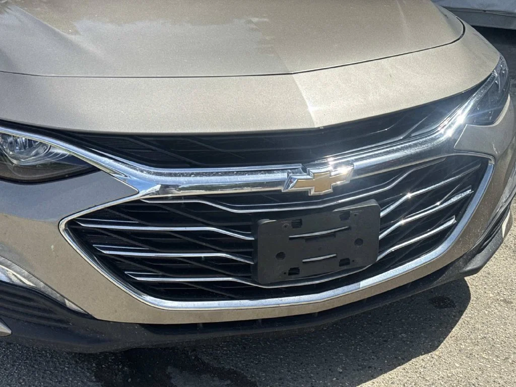 Used 2023 Gray Chevrolet LT image 4