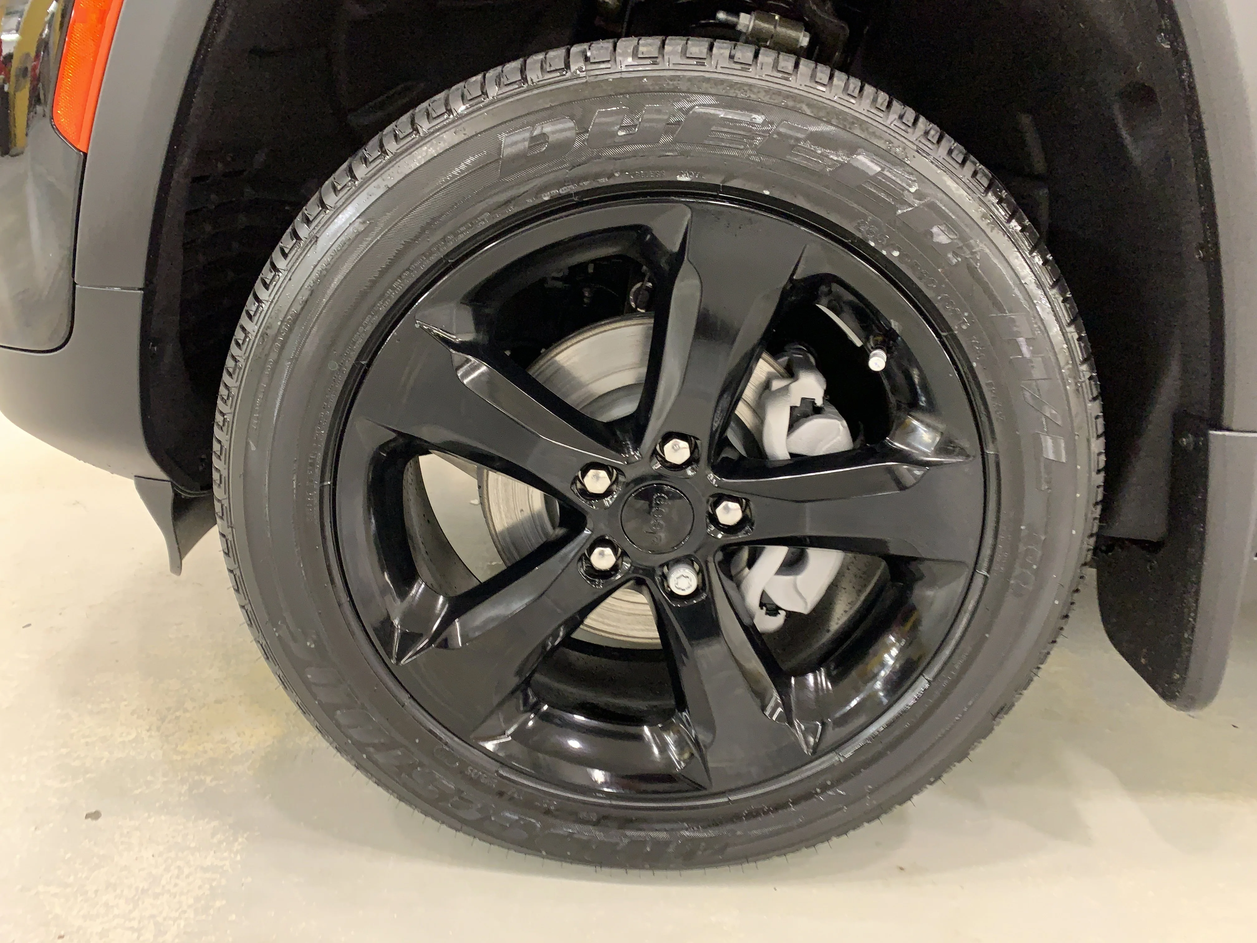 New 2025 Diamond Blk Crystal Pearl Jeep Altitude image 6