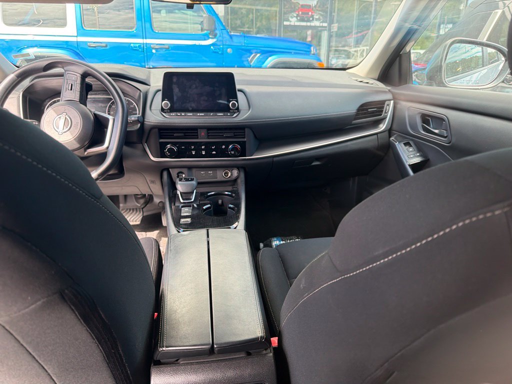 Used 2024 Silver Nissan S image 7