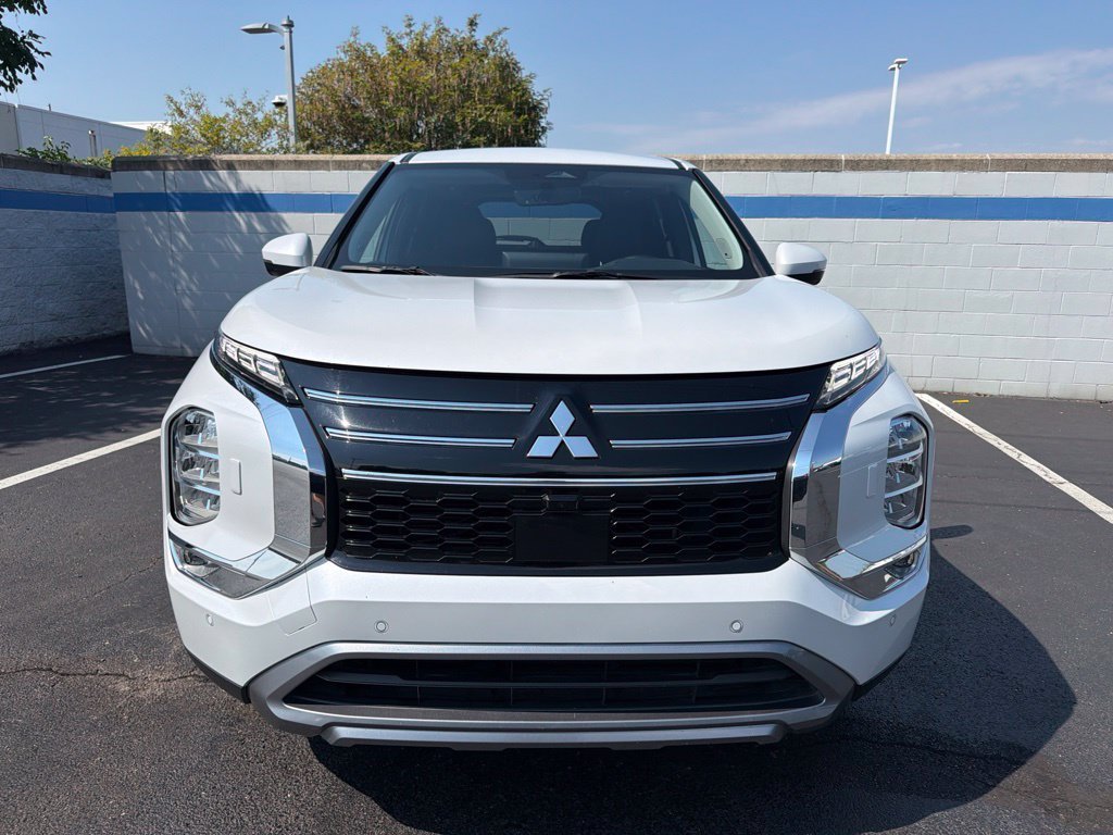 Used 2025  Mitsubishi SE image 8