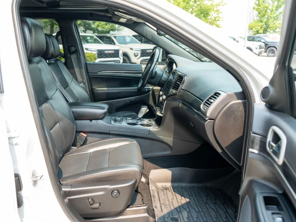 Used 2021 White Jeep Limited image 10