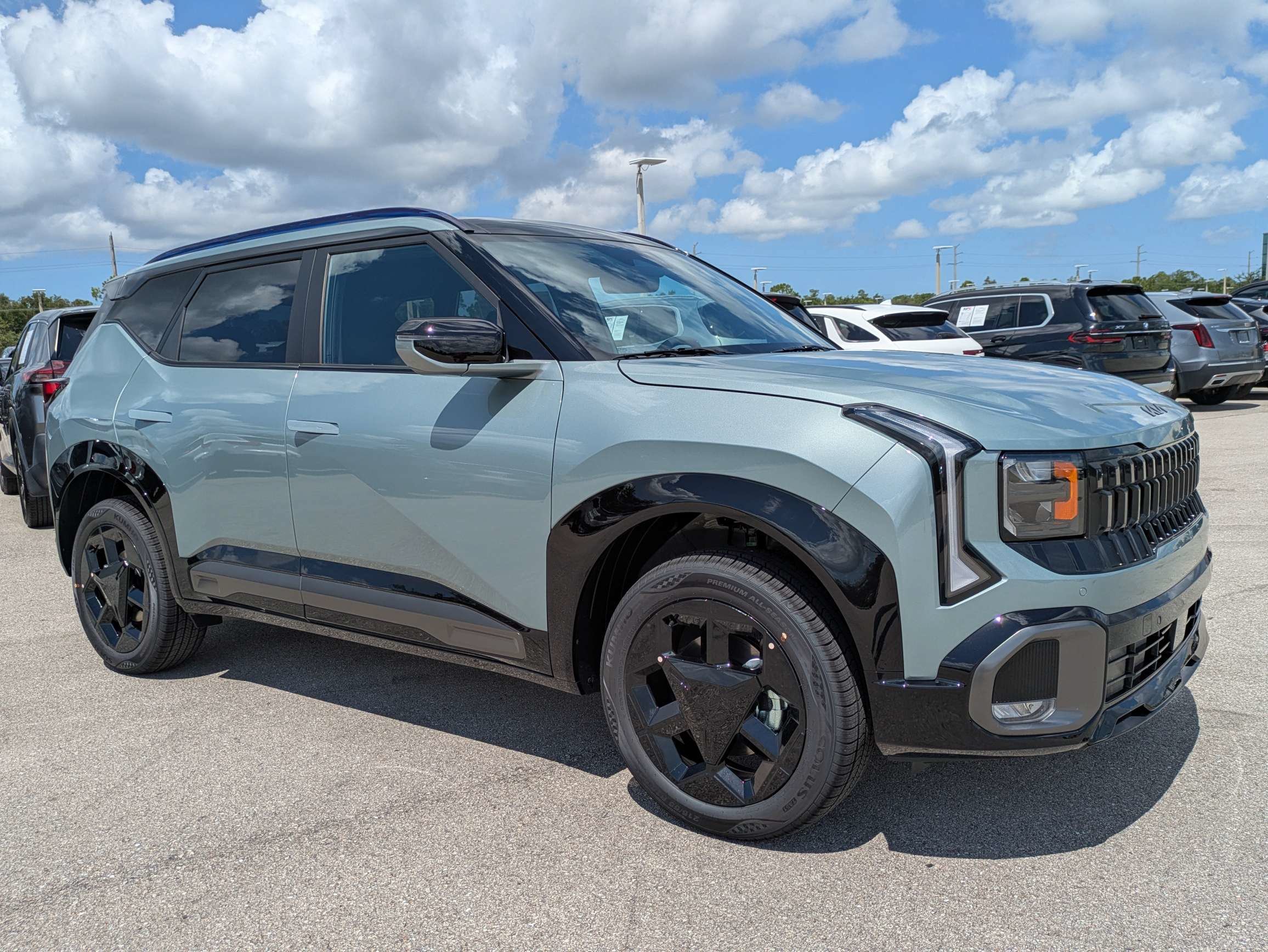 New 2027 Iceberg Green Kia X-Line S image 2