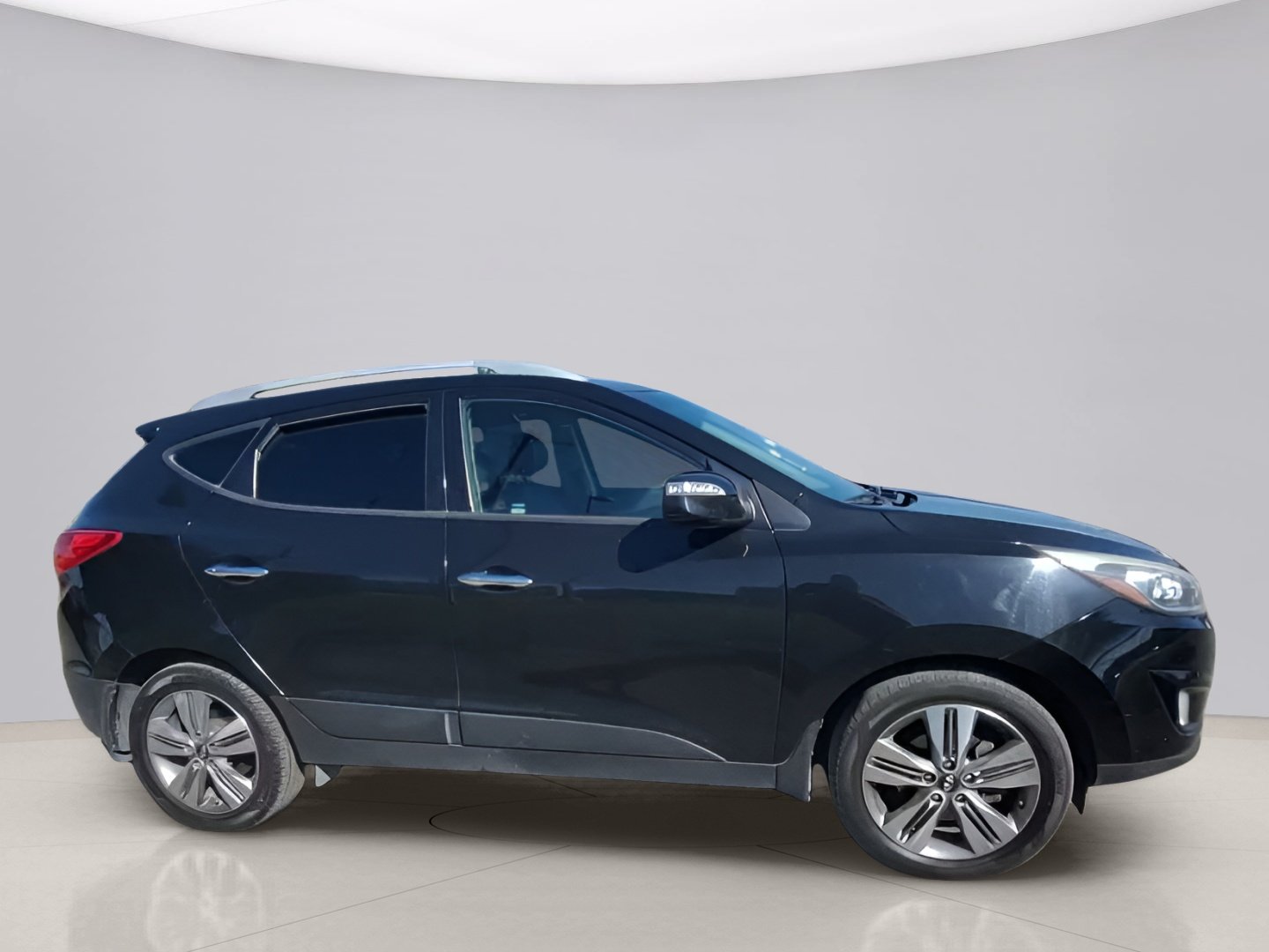 Used 2014 Black Hyundai GLS image 9