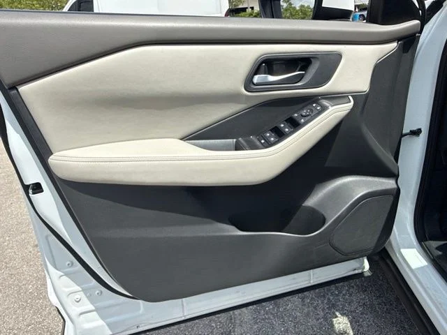 Used 2025 White Nissan SV image 30