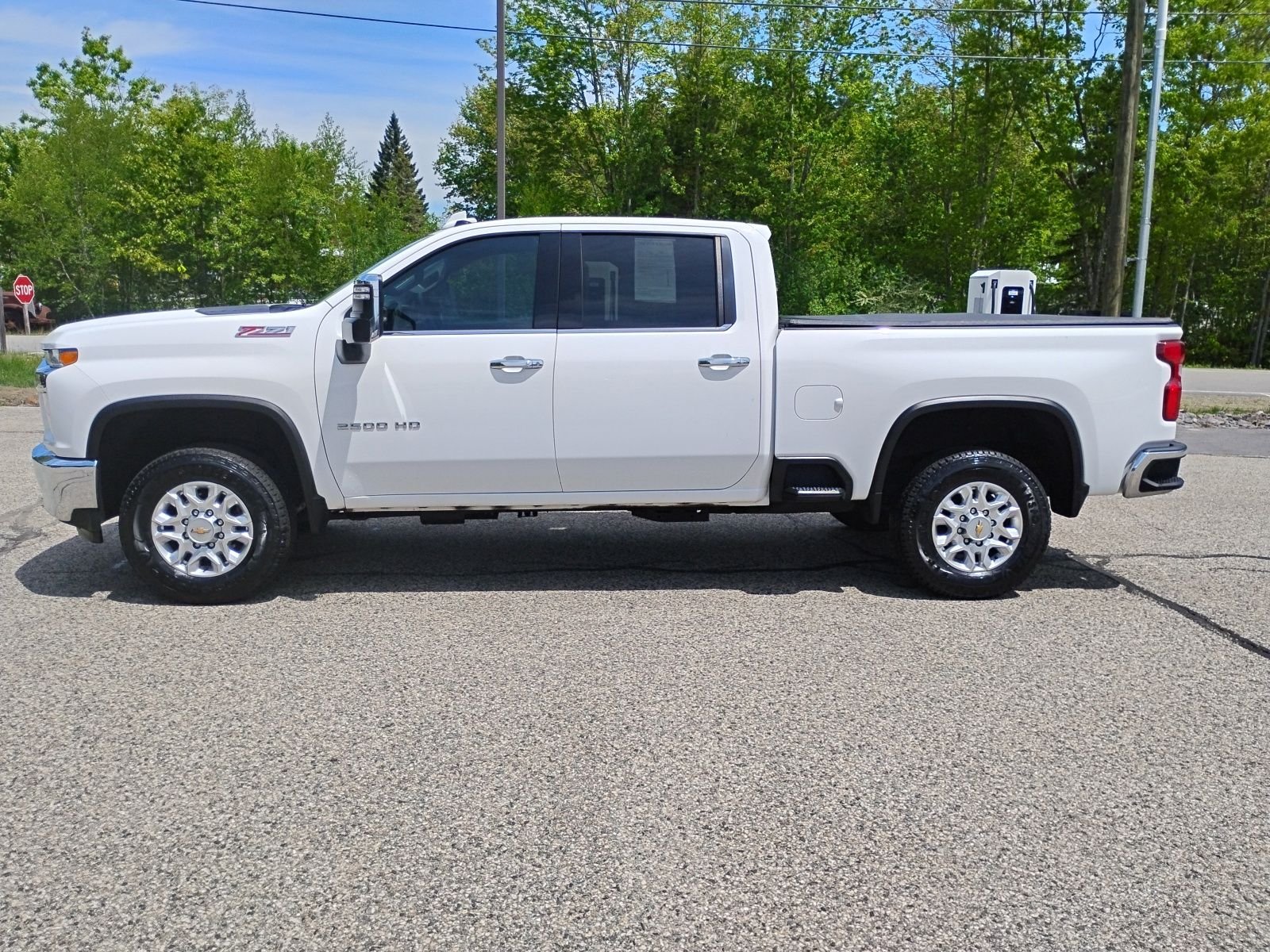 Used 2022 White Chevrolet LTZ image 4