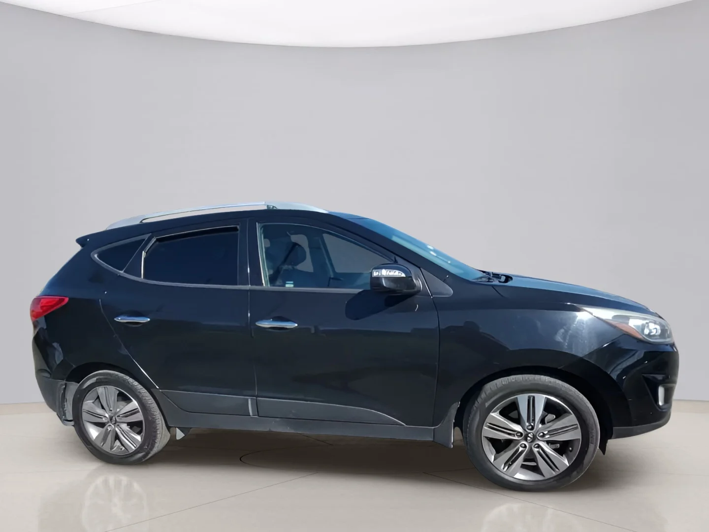 Used 2014 Black Hyundai GLS image 9