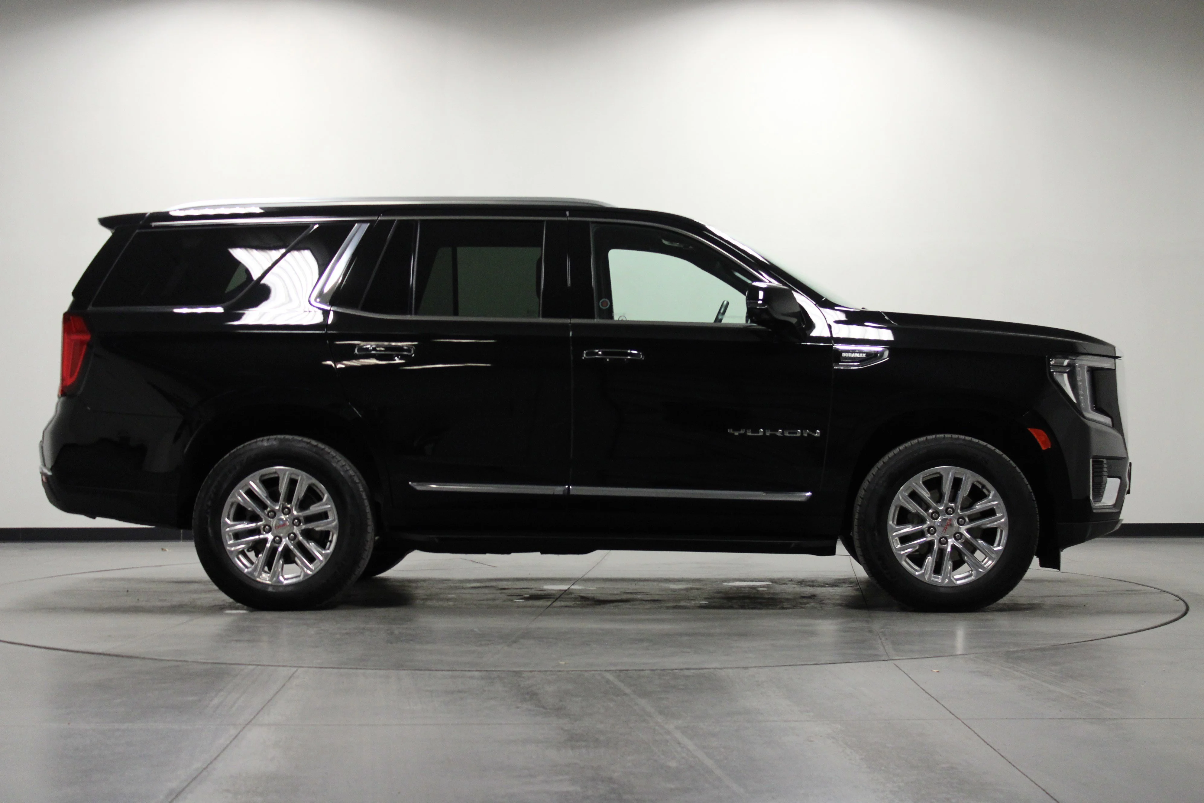 Used 2024 Onyx Black GMC SLT image 3
