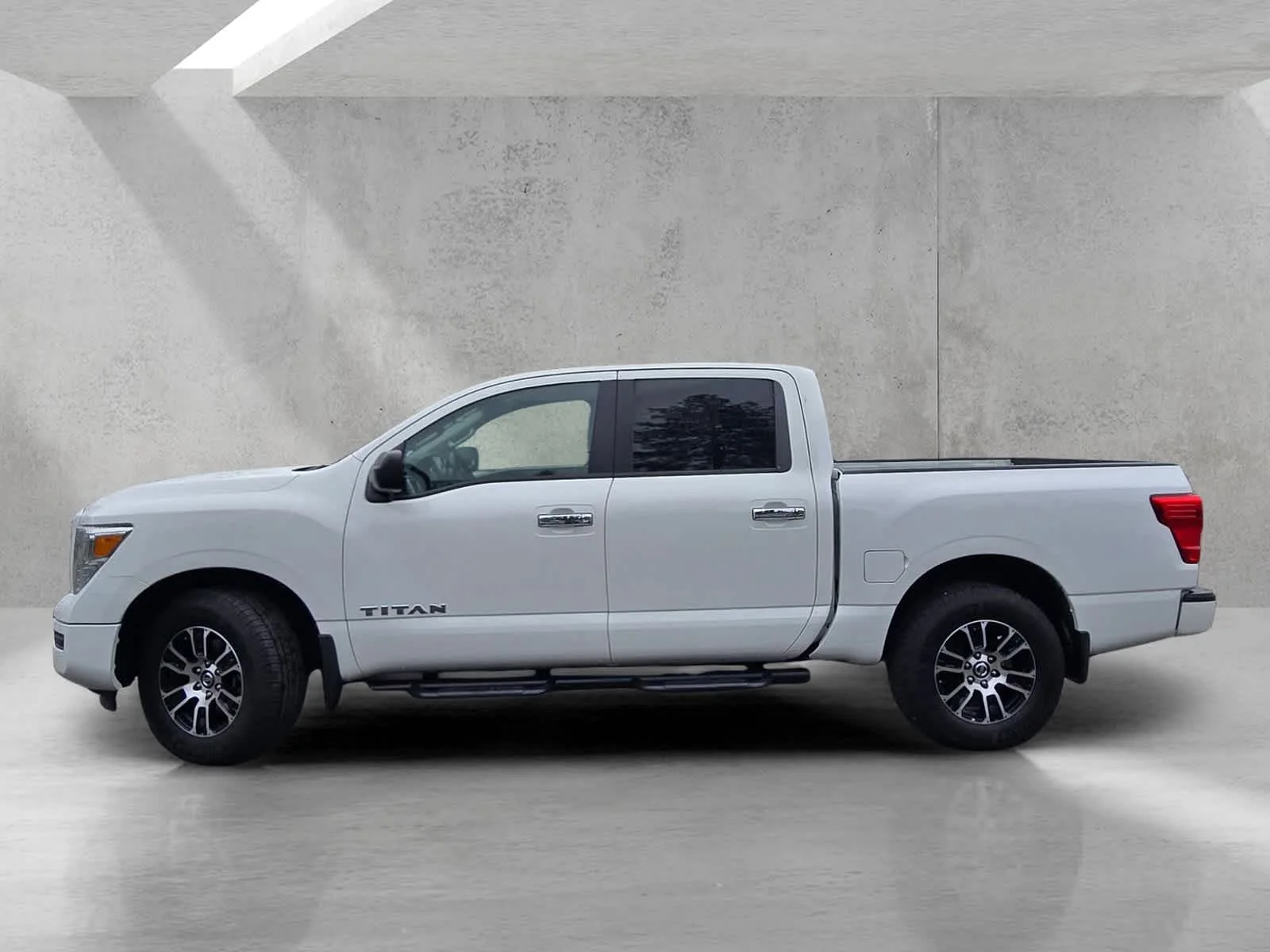Used 2021  Nissan SV image 7