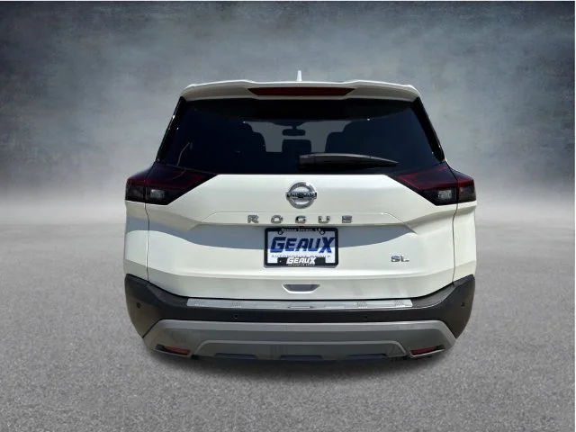 Used 2021 White Nissan SL image 21