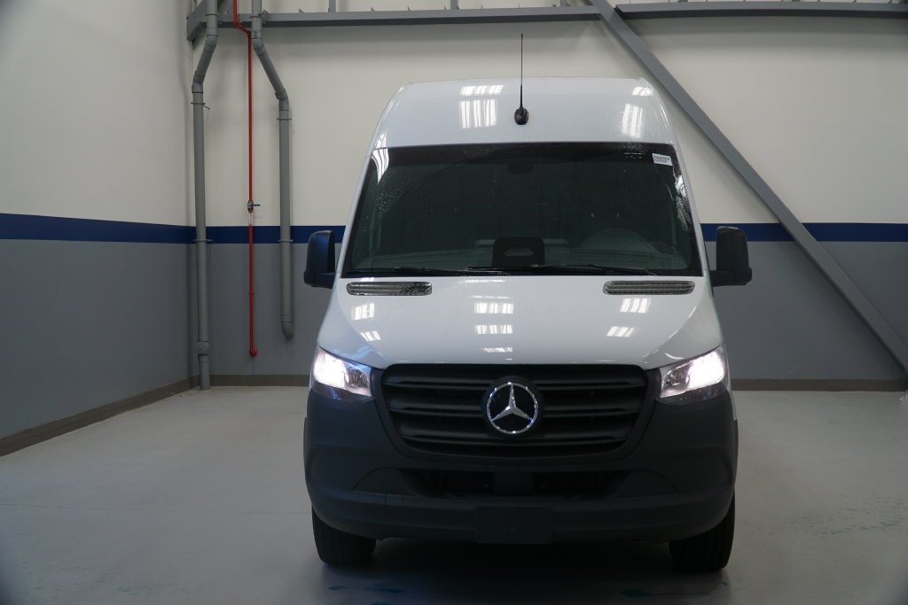 New 2025 Arctic+White Mercedes-Benz Cargo 170 WB image 2