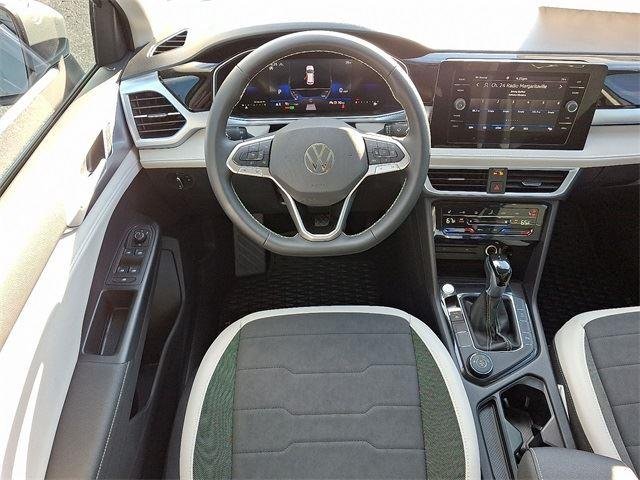 2025 Volkswagen Taos SE - Photo 8