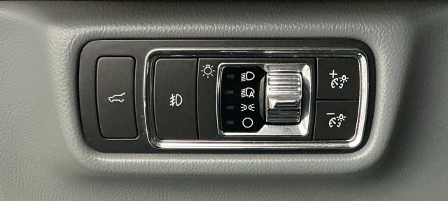 Used 2020 Gray Lincoln Reserve image 13